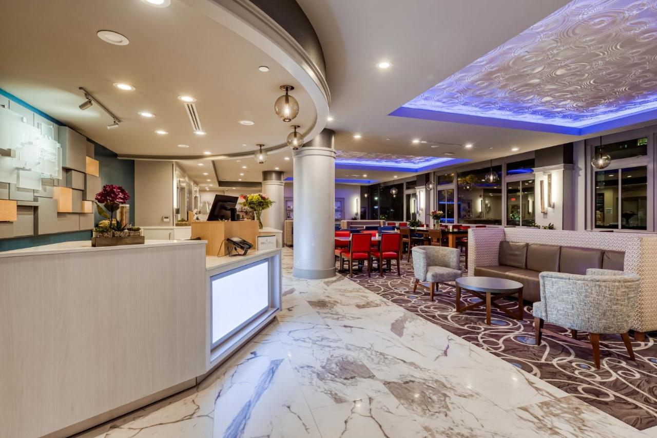 Holiday Inn Express - Kansas City Downtown By Ihg Exterior photo