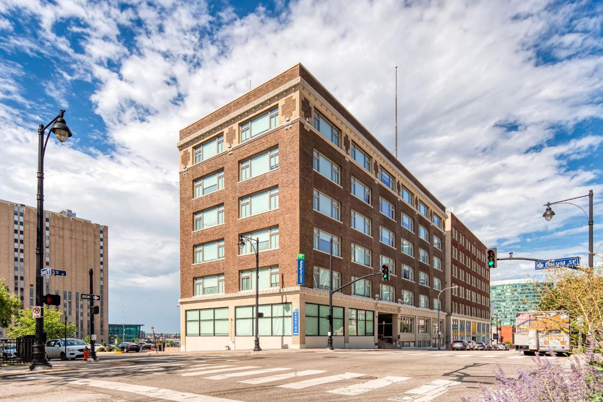 Holiday Inn Express - Kansas City Downtown By Ihg Exterior photo