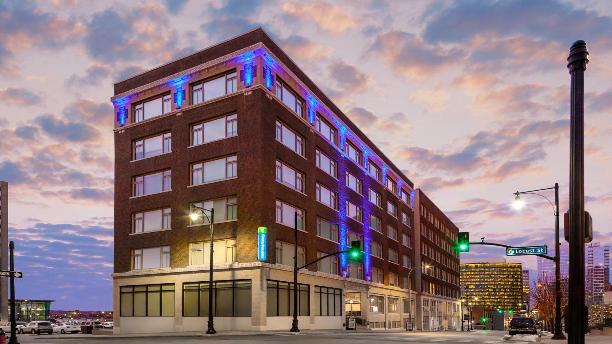 Holiday Inn Express - Kansas City Downtown By Ihg Exterior photo